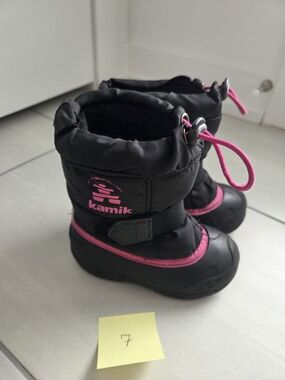 Kamik Girls Black and Pink Winter Boots - Size 7